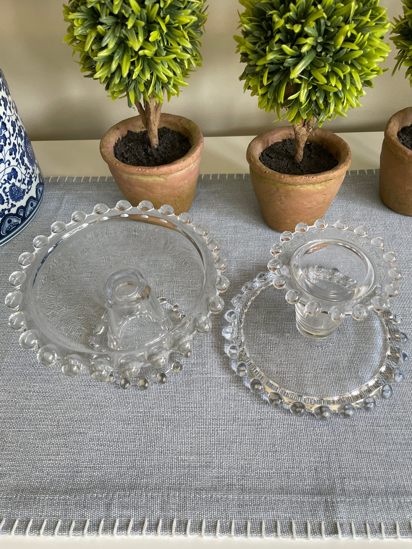 Hobnail Clear Stand